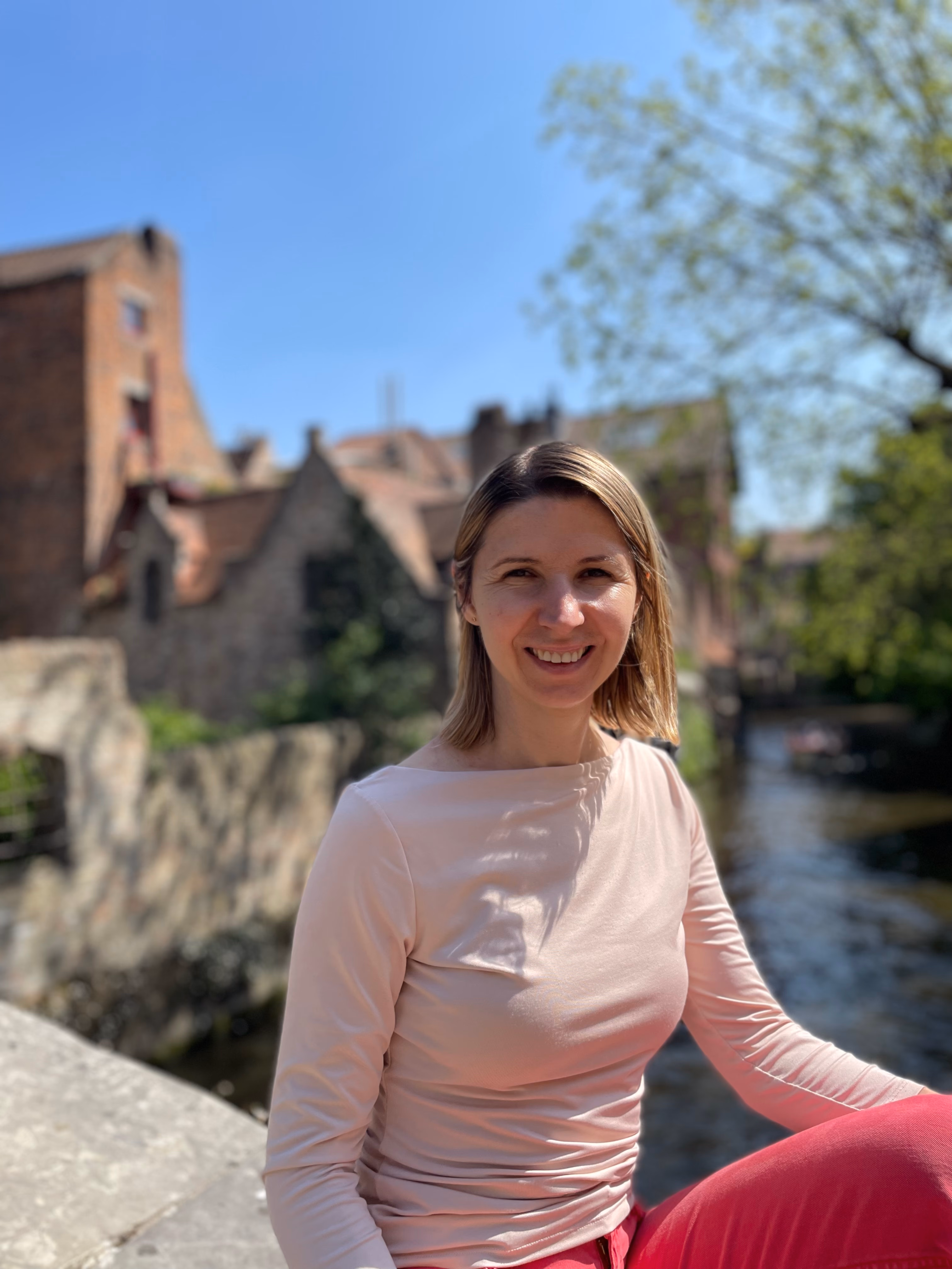 Mela on a stone bridge in Bruges